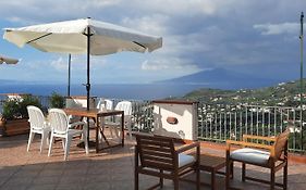 Villa Con Vista Sul Golfo Di Napoli E Isola Di Capri